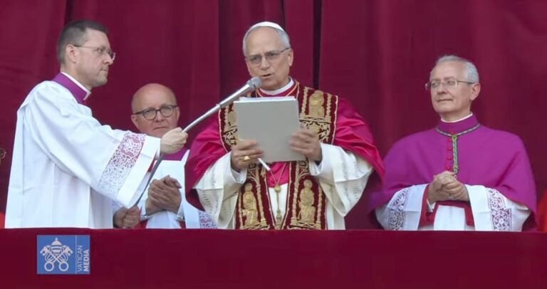 El Cónclave de El Vaticano elige a un nuevo Papa. Se trata de Robert Prevost (León XIV)