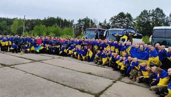 Rusia y Ucrania intercambian 200 prisioneros previo a tregua de tres días