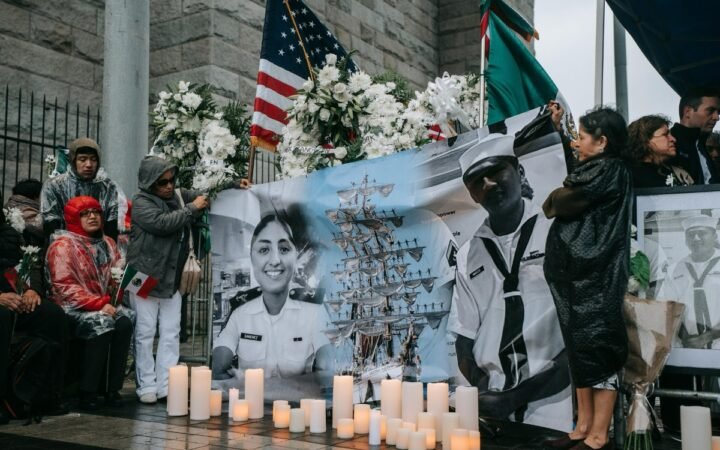 Nueva York recuerda a víctimas del Cuauhtémoc con mariachi