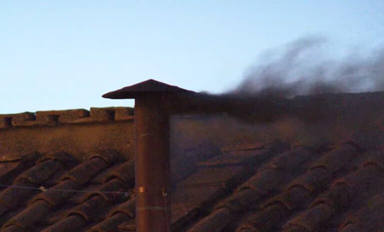 Lanza Cónclave primera fumata: humo negro