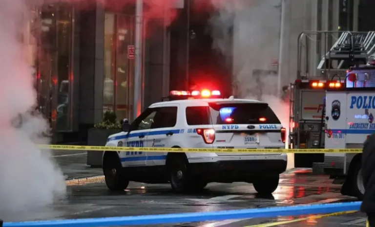 Arden 8 vehículos del NYPD; hay 80 detenidos en protestas contra ICE