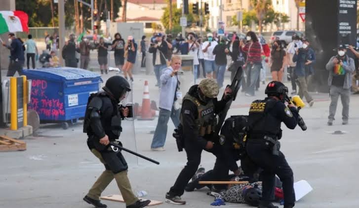 Protestas en Los Ángeles después de que Trump ordenara el despliegue la Guardia Nacional