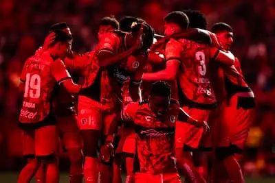 Xolos de Tijuana empiezan con el pie derecho el Apertura 2025; derrotan a los Gallos Blancos de Querétaro