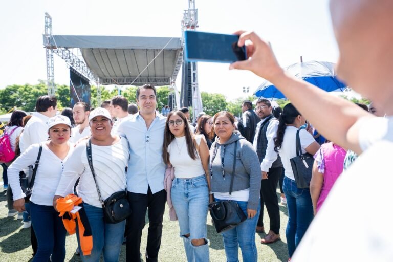Acude Felifer Macías a la inauguración de los Juegos Magistrales y Culturales del SNTE 2025