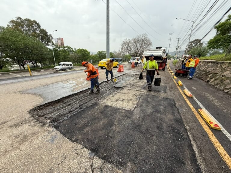 Municipio de Querétaro interviene 24 mdp para reparación de vialidades con trabajos de bacheo