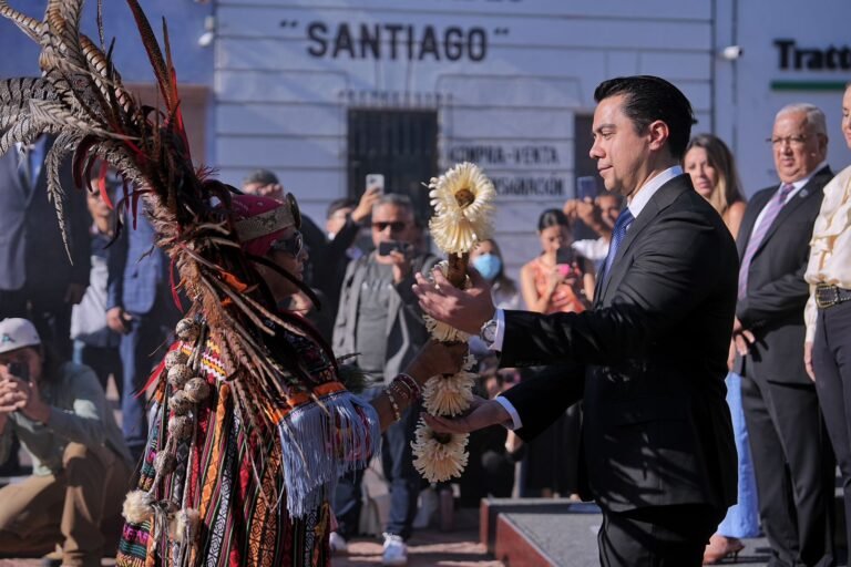 Encabeza Felifer Macías Guardia de Honor al Apóstol Santiago en el 494 aniversario de la fundación de Querétaro