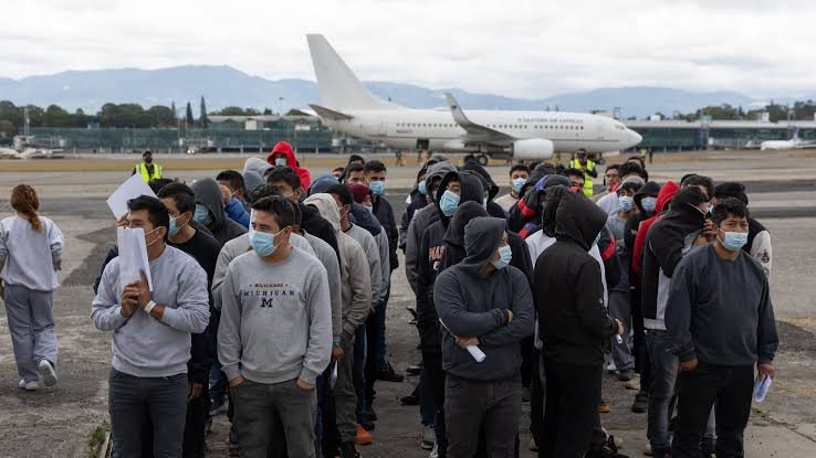 El Gobierno de Trump toma medidas para acelerar la deportación de menores migrantes y les ofrece opción de «autodeportarse»