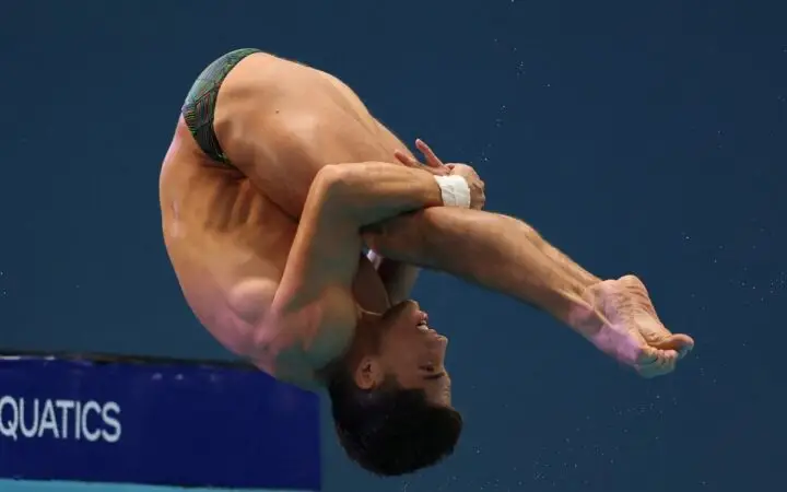 Mexicano deja fuera del medallero a los chinos con espectacular cuádruple mortal y medio