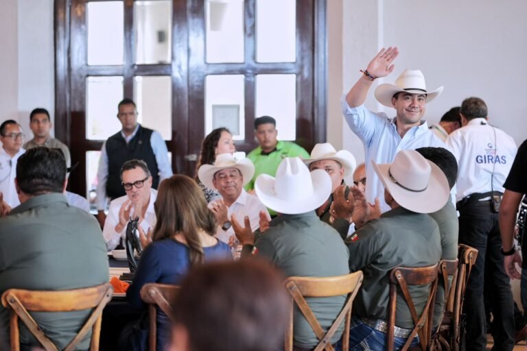 Acude Felifer Macías al Día del Ganadero