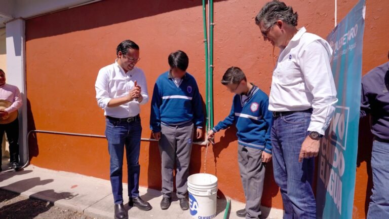 Chepe Guerrero impulsa el aprovechamiento del agua de lluvia en la secundaria “Jesús Romero Flores” de Santa Bárbara