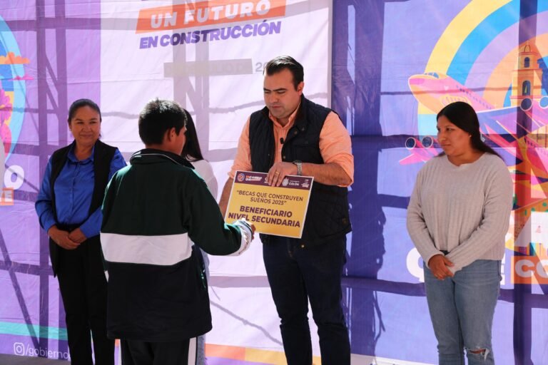 Entrega Gaspar Trueba Becas y Laptops para 258 Estudiantes de Colón