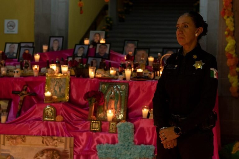 Honra SSPMQ en altar a policías caídos en cumplimiento de su deber