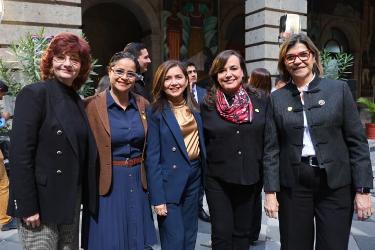 Asiste Rectora UAQ a la presentación de la plataforma Saberes MX