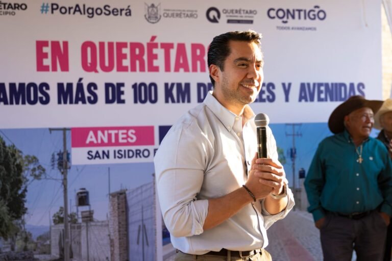 Asiste Felifer Macías a la entrega de obra en la comunidad de San Isidro el Alto