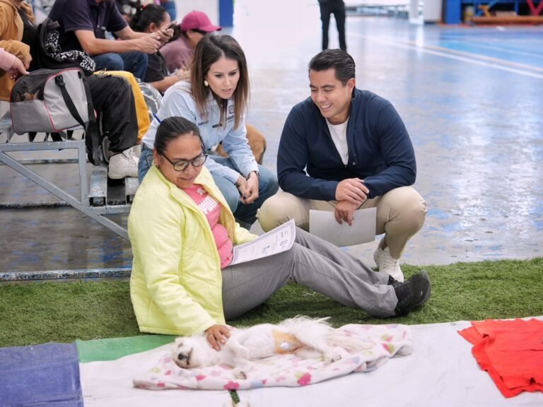 Firma Felifer Macías convenio de colaboración entre el municipio de Querétaro y Mars Petcare México