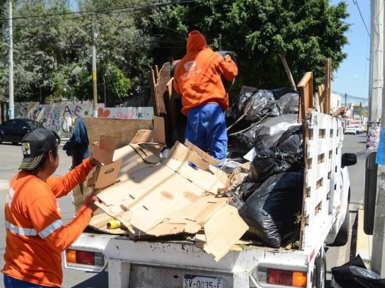Llama Felifer Macías a mantener una ciudad limpia y en orden