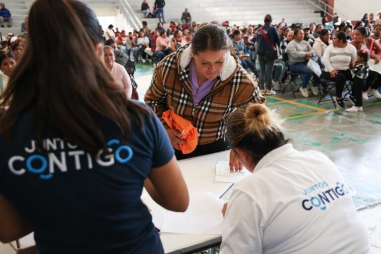 Continúa SEDESOQ entrega de Tarjetas Contigo a beneficiarios de Colón