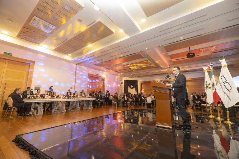 Encabeza Gobernador entrega del Premio al Empresario del Año 202