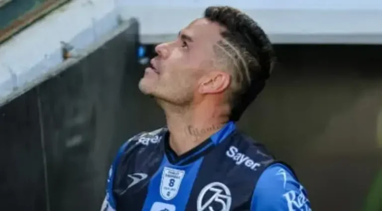 Emotivo homenaje a Pablo Barrera en el último partido de Querétaro como local