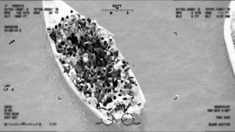La Guardia Costera de EEUU interceptó una embarcación con más de cien migrantes en el Caribe