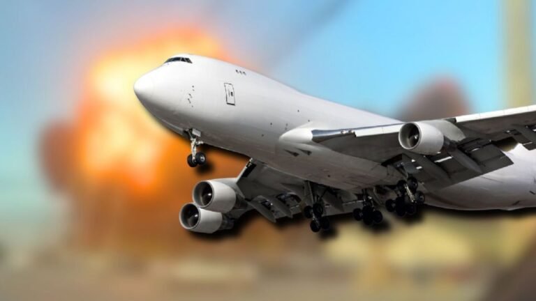 Se estrella avión en el aeropuerto internacional de Kentucky; hay múltiples heridos