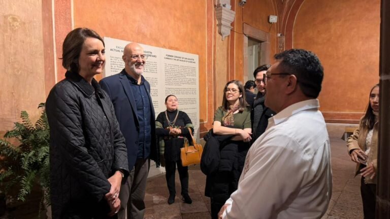 Inaugura López Birlain la muestra Atrapando Luces en el MAQRO