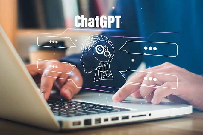ChatGPT informa que mostrará anuncios a los usuarios basados en sus conversaciones