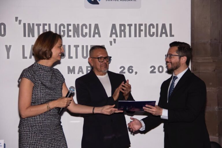 Presenta la titular de Secult el libroInteligencia Artificial en el Arte y la Cultura