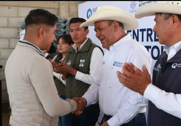 Entrega SEDEA apoyos a productores de Tolimán