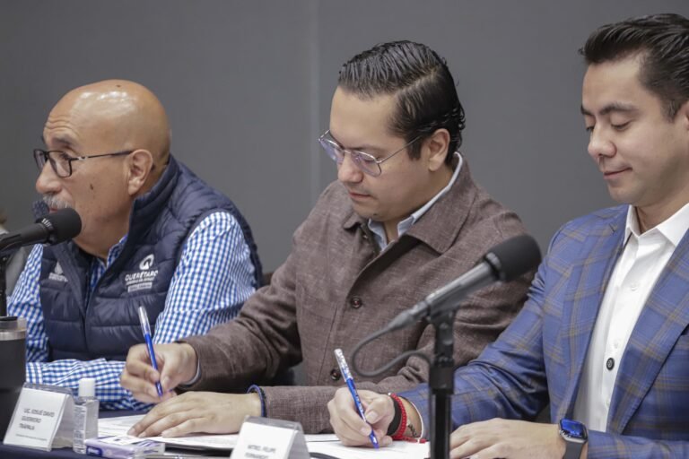 Chepe Guerrero firma convenio metropolitano para regular la venta de bebidas alcohólicas