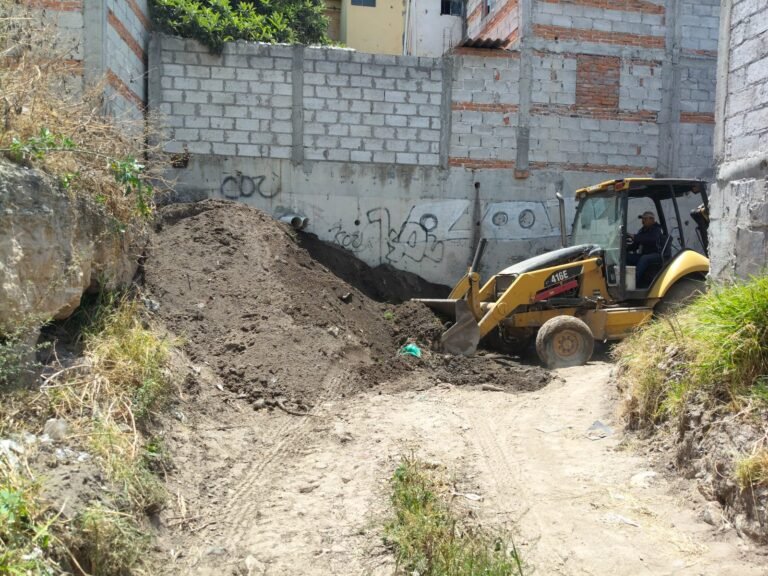 Servicios Públicos realiza limpieza, desazolve y deshierbe en drenes de San Juan del Río