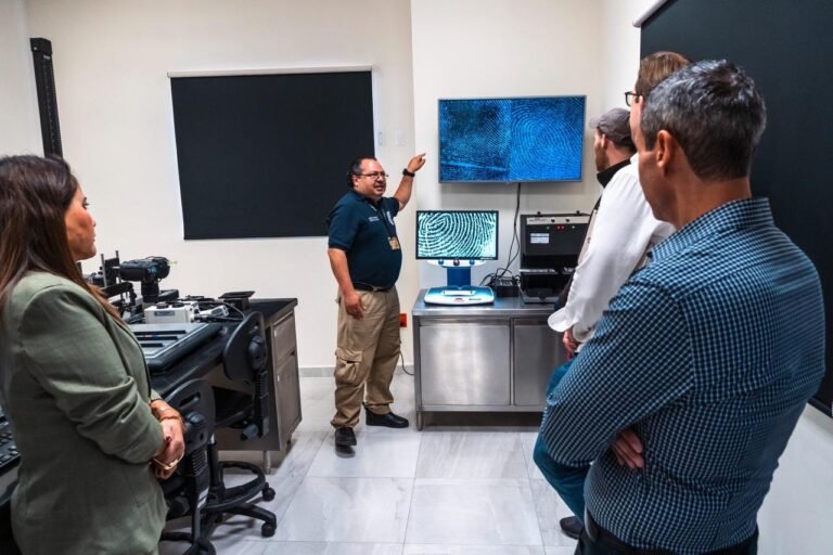 Representantes del Senado de los Estados Unidos de América visitan Servicios Periciales de esta Fiscalía