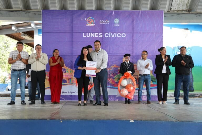 Entrega Gaspar Trueba techumbre y cancha en Primaria “Leona Vicario”