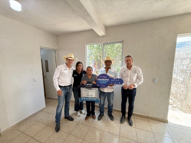 Entrega Rodrigo Monsalvo ampliaciones de vivienda en beneficio de familias marquesinas