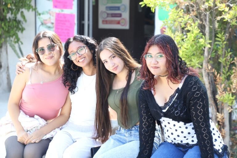 Pone UAQ escuelas para padres y madres a disposición de todo el público