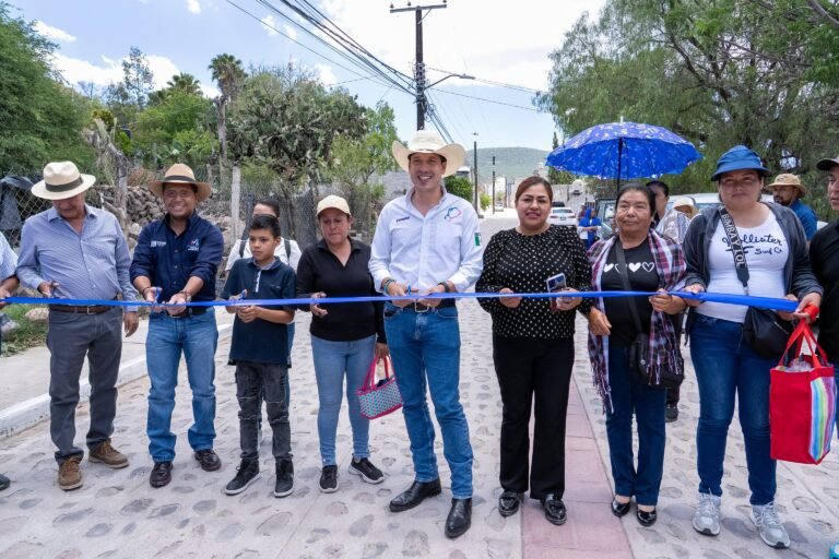 Entrega Rodrigo Monsalvo obras por más de 20 millones de pesos