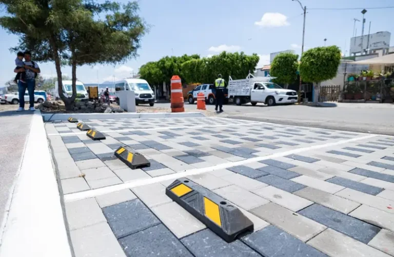 Kuri entrega rehabilitación del Tianguis Fundadores y obras para la Zona Oriente de SJR