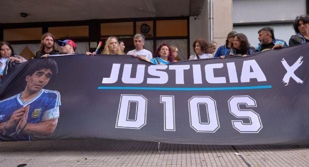 Cirujano de Maradona respalda a Luque en juicio
