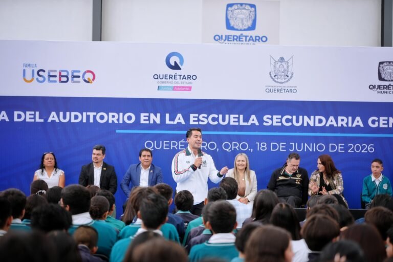 Encabezan Felifer Macías y Mauricio Kuri la entrega del Auditorio en la Escuela Secundaria General No. 4 “Benito Juárez”