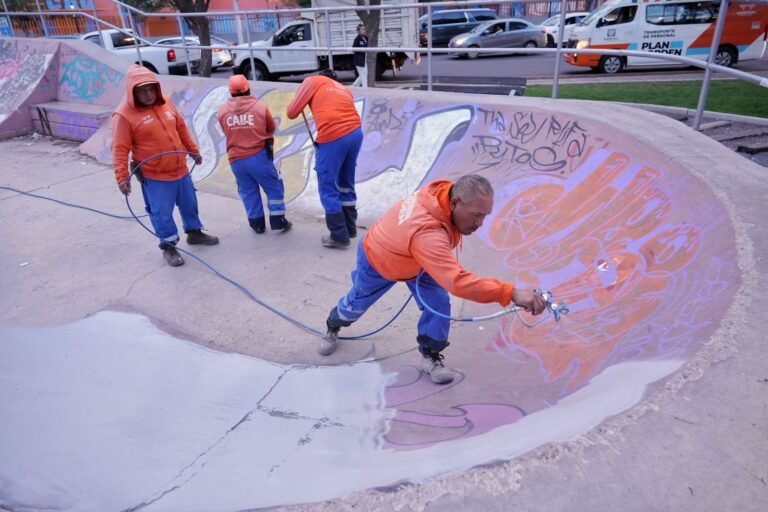 Refuerzan limpieza urbana en Querétaro: eliminan más de 370 mil metros cuadrados de graffiti
