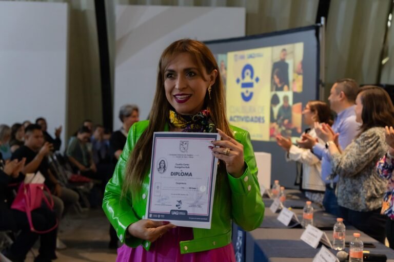 Concluyen más de 800 personas su formaciónen la Escuela de Artes y Oficios UAQ