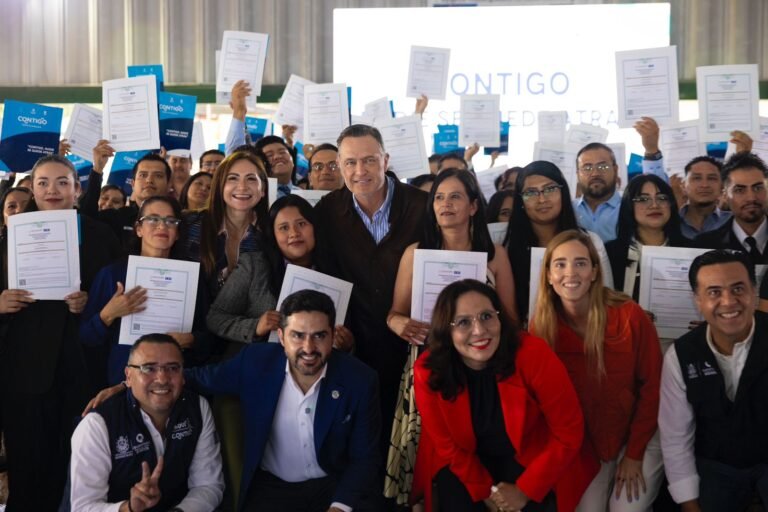 En Querétaro se abren oportunidades para que Nadie se Quede Atrás con entrega de certificados de bachillerato