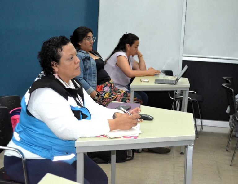 Capacita CECA a profesionales de la salud mental en tratamiento de adicciones digitales