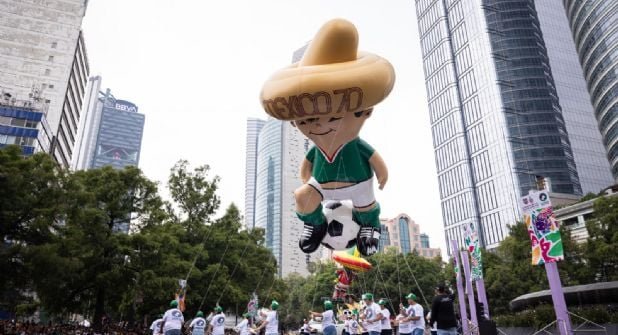 Miles de personas presenciaron el gran desfile mundialista