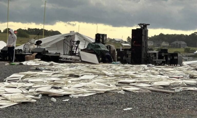 Derrumbe de carpa en iglesia de Virginia deja un muerto y 22 heridos