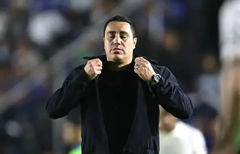 Efraín Juárez dejará el banquillo de Pumas tras diferencias con la directiva