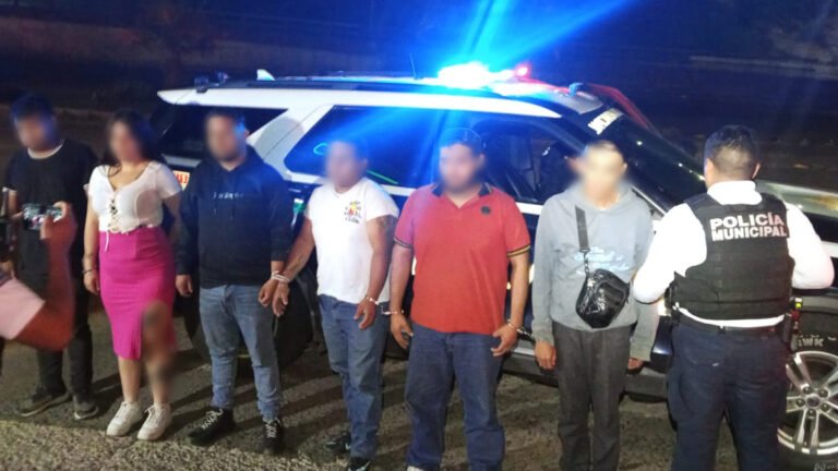 Cinco masculinos y una femenina trasladados a la FGEQ por el delito de robo equiparado de vehículo