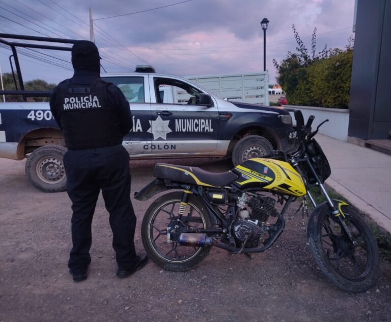 Recupera Policía Municipal de Colón motocicleta con reporte de robo