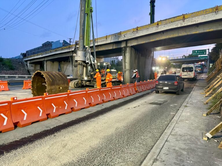 Se implementan ajustes viales temporales en Bernardo Quintana por obra federal del tren México–Querétaro