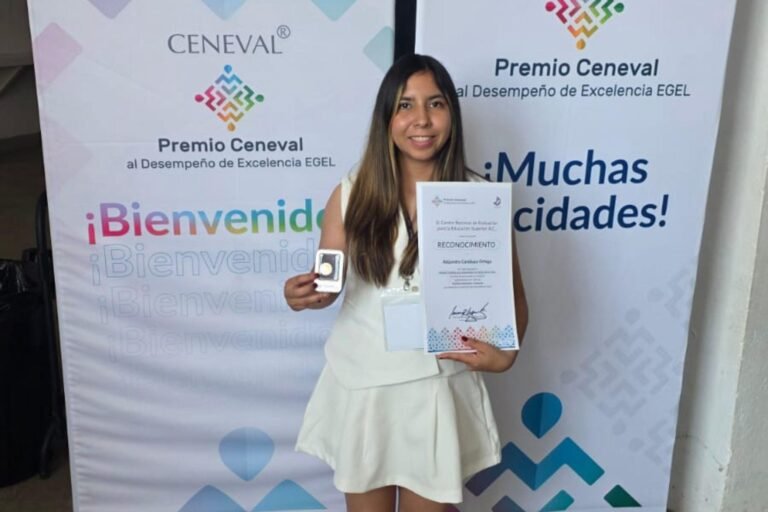 Conquista egresada UAQ reconocimiento nacionalpor excelencia académica